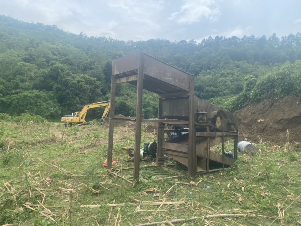 bat tam giam doi tuong khai thac vang trai phep tai cao bang hinh anh 3