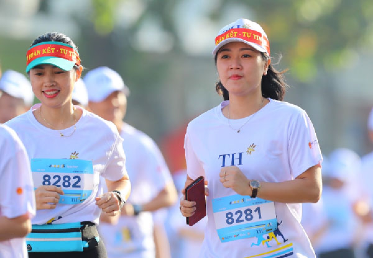 s-race teacher ket noi thay tro tren duong chay hinh anh 2