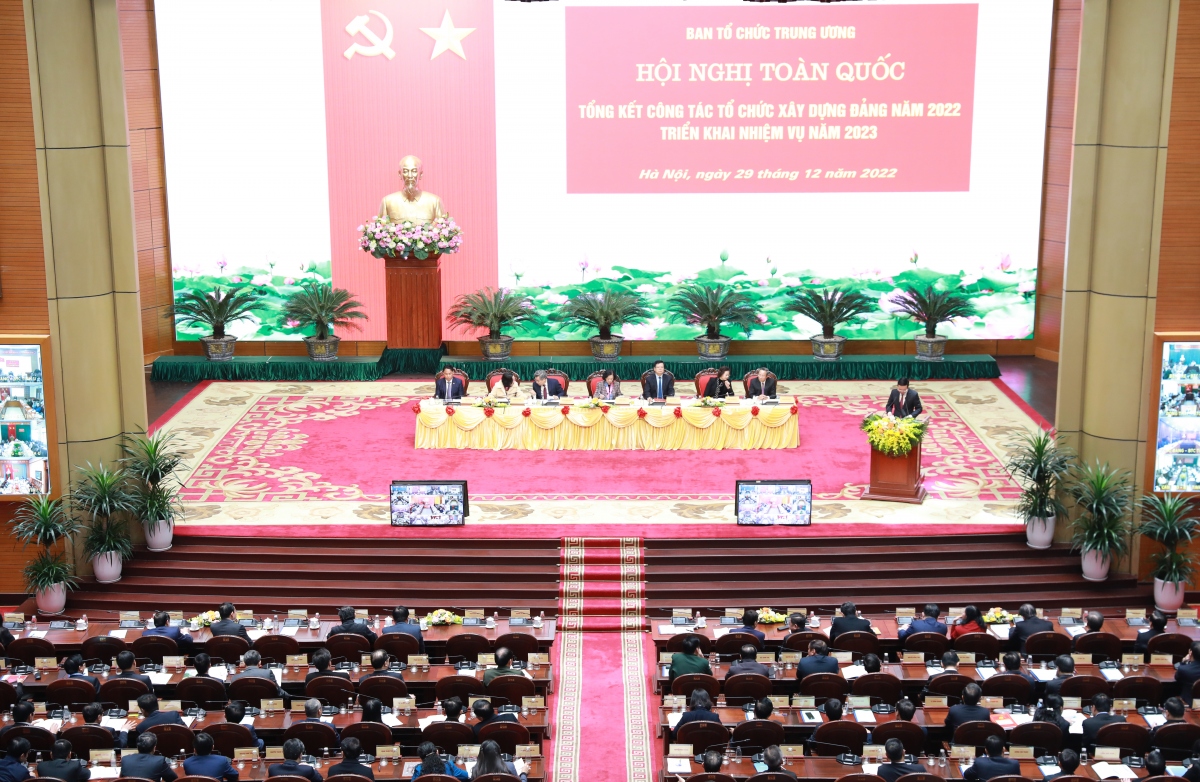 Ong vo van thuong co chuyen bien thuc chat trong xay dung doi ngu can bo cac cap hinh anh 2