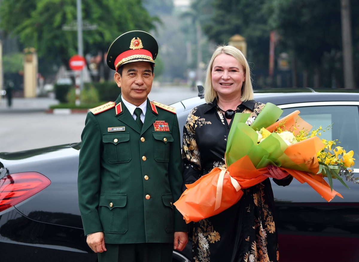 bộ trưởng quốc phòng ch czech thăm việt nam, dự triển lãm quốc phòng quốc tế hình ảnh 1 bo truong quoc phong ch czech tham viet nam, du trien lam quoc phong quoc te hinh anh 1