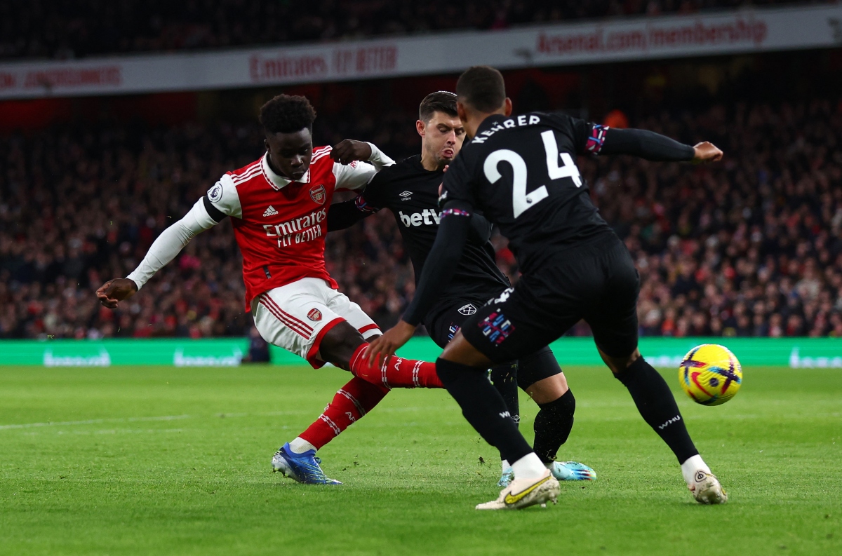 thang nguoc west ham, arsenal bo xa man city 8 diem hinh anh 2