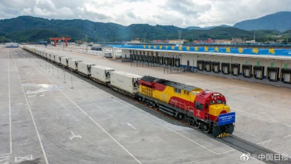 chuyến tàu trái cây đầu tiên trên tuyến đường sắt trung quốc-lào hình ảnh 1 chuyen tau trai cay dau tien tren tuyen duong sat trung quoc-lao hinh anh 1