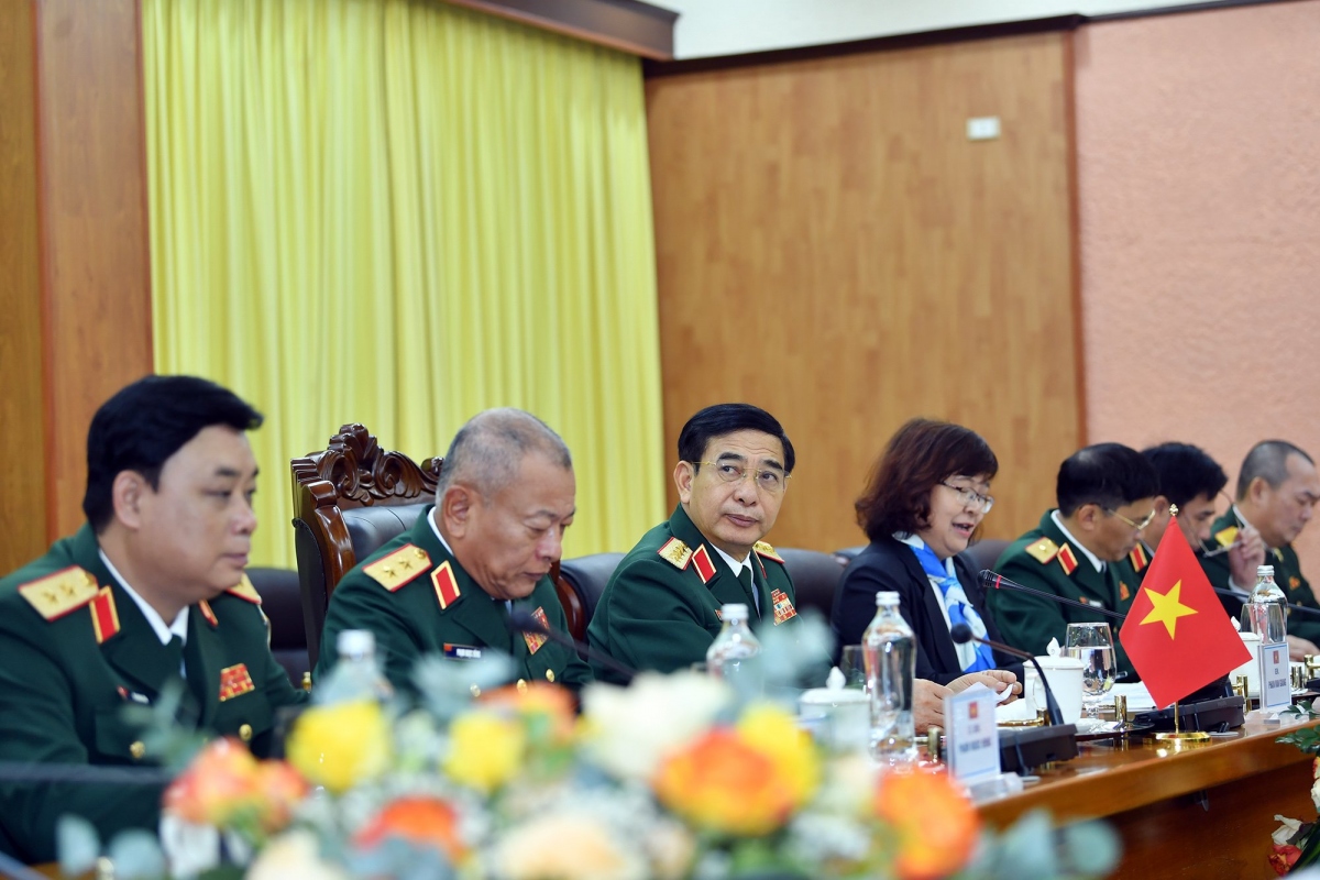 bo truong quoc phong ch czech tham viet nam, du trien lam quoc phong quoc te hinh anh 2