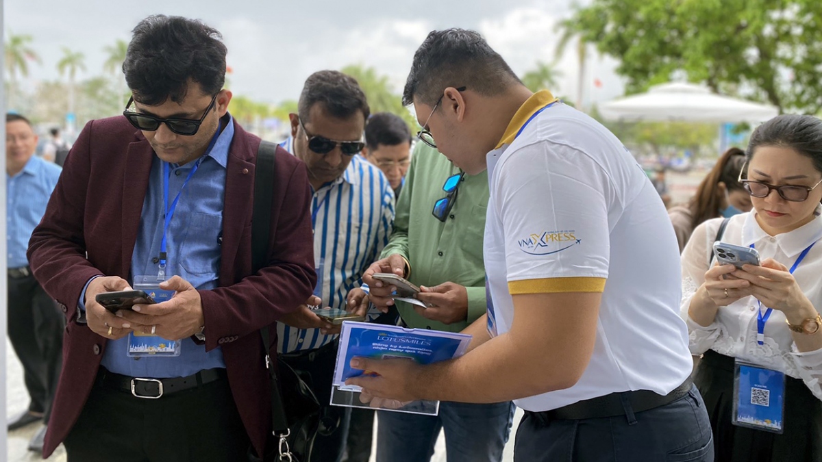 vietnam airlines kich cau du lich tai hoi cho vitm Da nang 2022 hinh anh 2