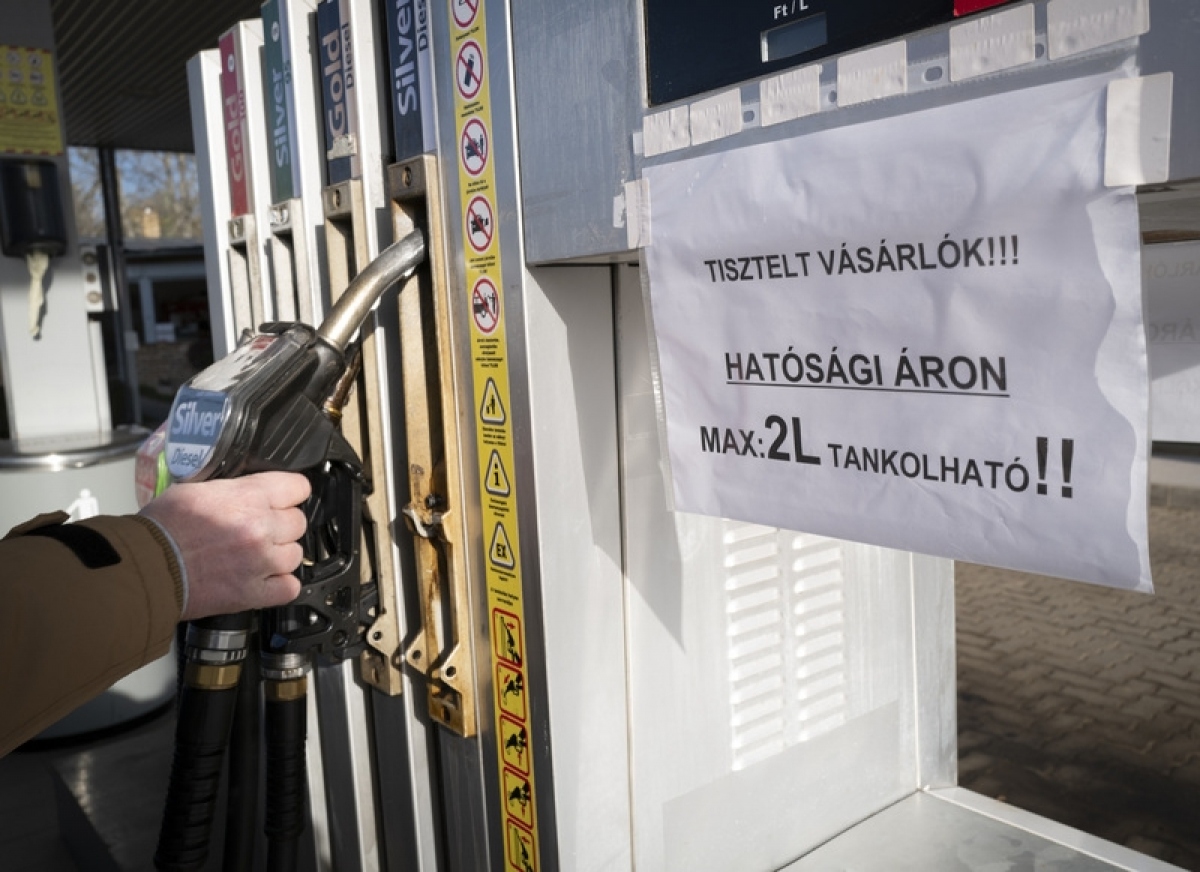 trạm xăng ở hungary phải tạm thời đóng cửa do thiếu nhiên liệu hình ảnh 1 tram xang o hungary phai tam thoi dong cua do thieu nhien lieu hinh anh 1