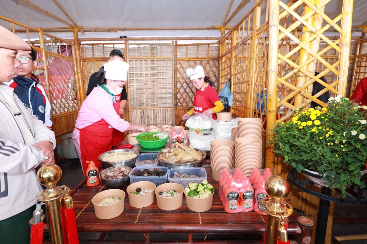 tương ớt phở chin-su thăng hoa vị phở trong không gian phở xưa hình ảnh 1 tuong ot pho chin-su thang hoa vi pho trong khong gian pho xua hinh anh 1
