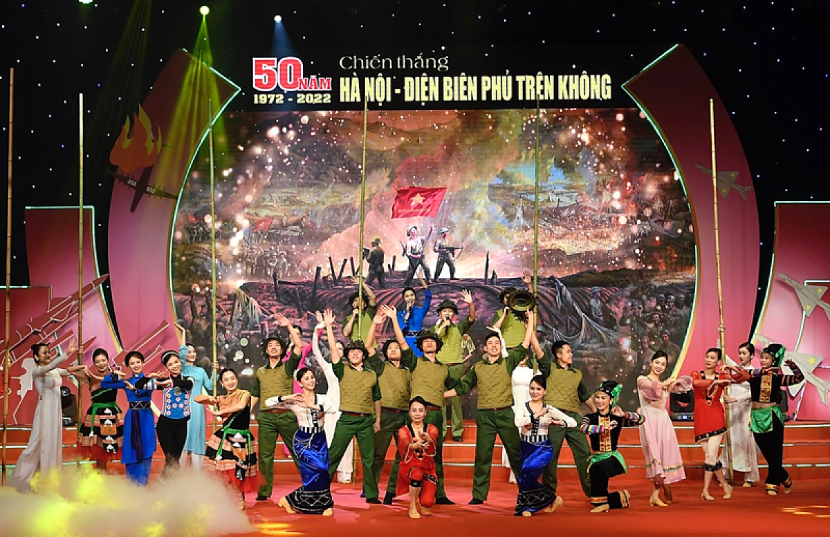  vang mai ban hung ca bau troi - niem tu hao ve mot thu do oai hung hinh anh 2