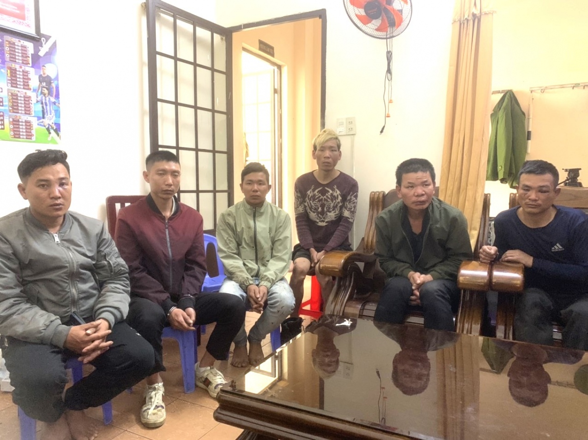 tam giu 6 doi tuong con do dam vao mat Dai uy cong an hinh anh 2