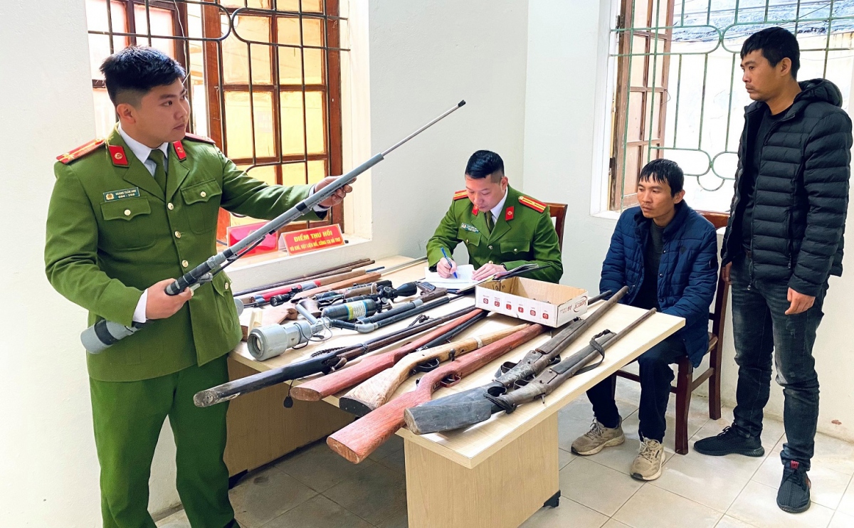 phat hien ca nghin sung ngan, sung dien, dao kiem trong nha tieu thuong cho Dong kinh hinh anh 3