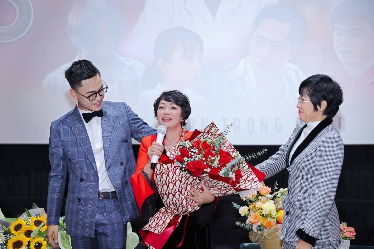 nghe si tra my lam nha san xuat phim tet dau tay cua con trai hinh anh 2