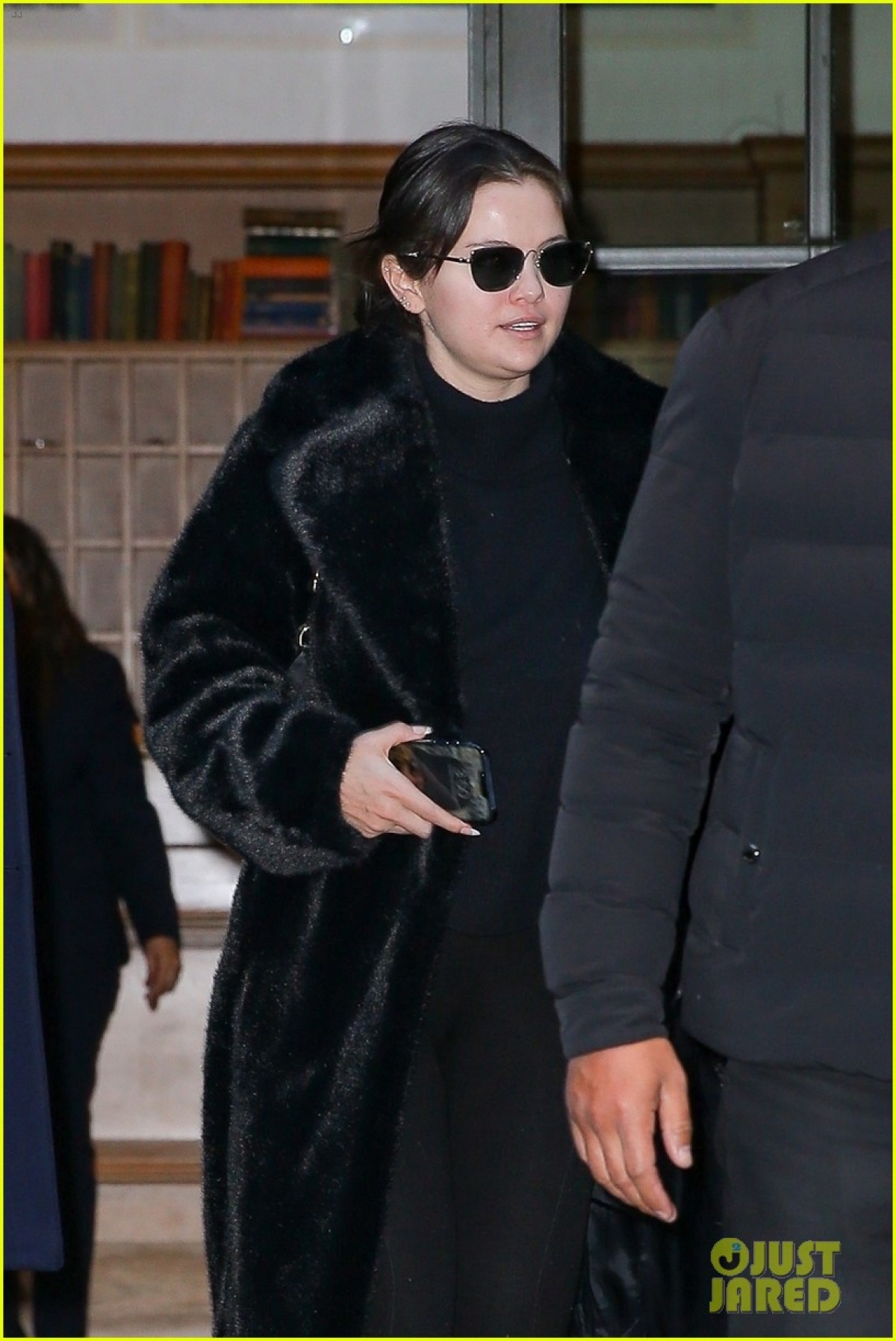 selena gomez tang can ro ret, de mat moc kem sac ra pho luc toi muon hinh anh 5