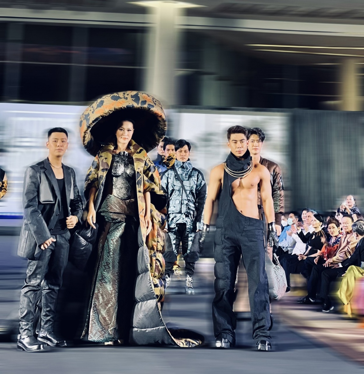Nam vương Phùng Phước Thịnh làm first face tại International Thai Silk  Fashion Week