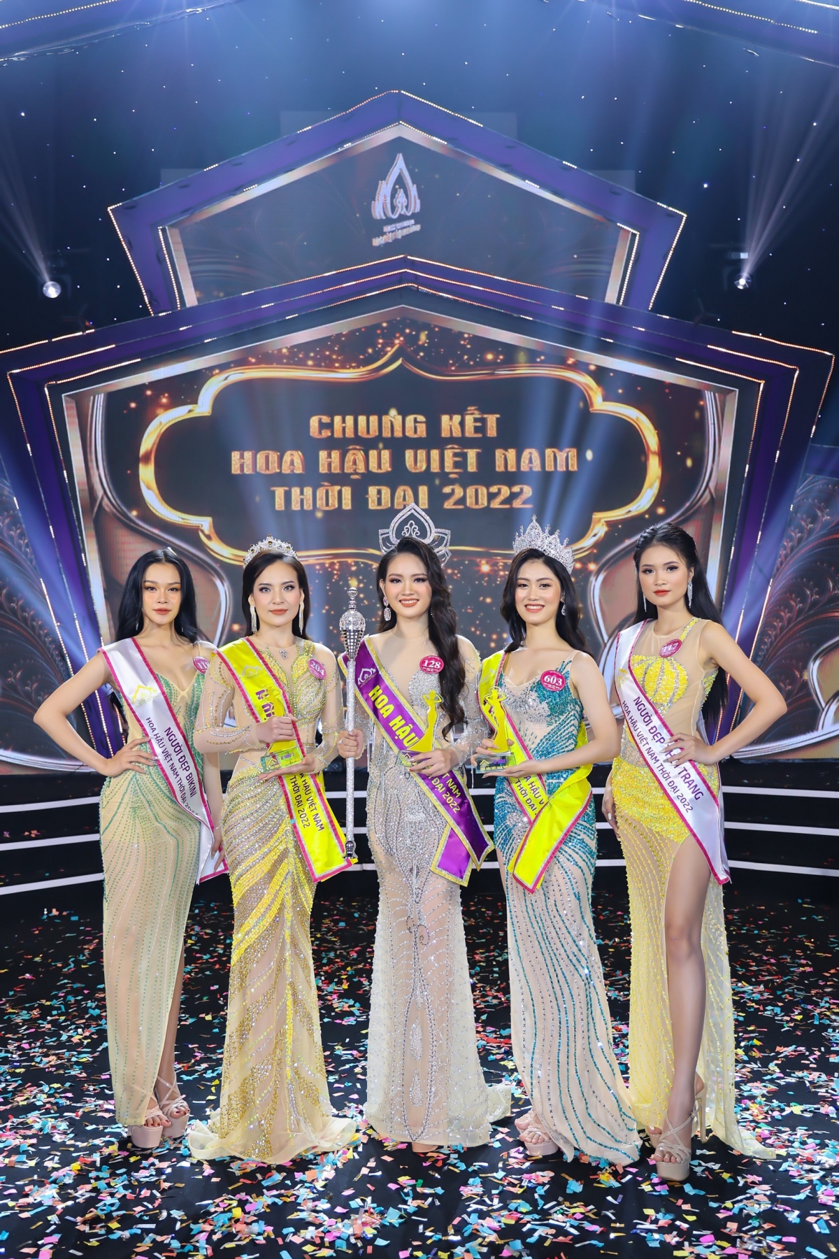 nu sinh Dai hoc quoc gia ha noi dang quang hoa hau viet nam thoi dai 2022 hinh anh 4