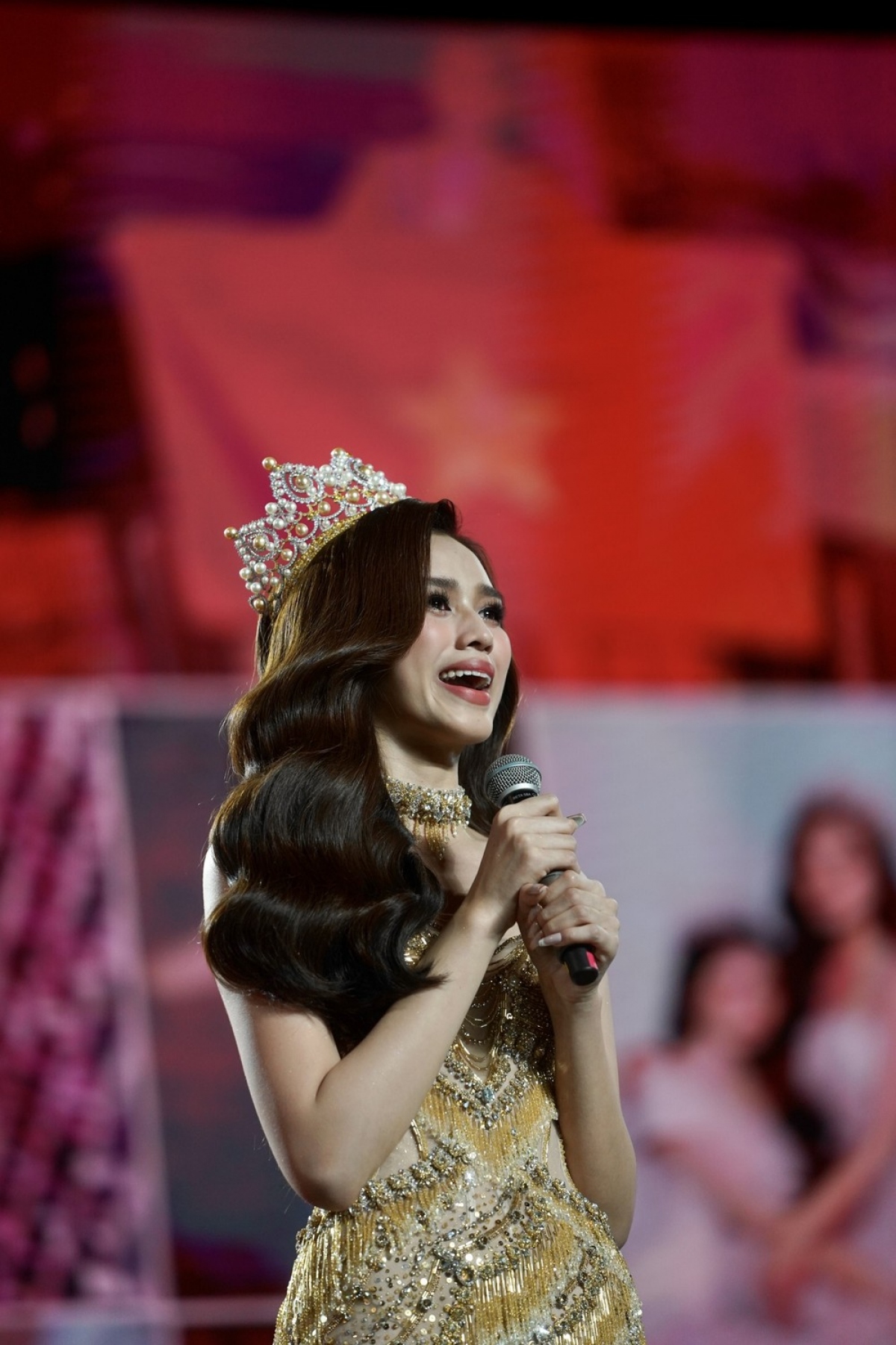 Đỗ thị hà khóc nức nở khi kết thúc nhiệm kỳ hoa hậu việt nam hình ảnh 1 Do thi ha khoc nuc no khi ket thuc nhiem ky hoa hau viet nam hinh anh 1