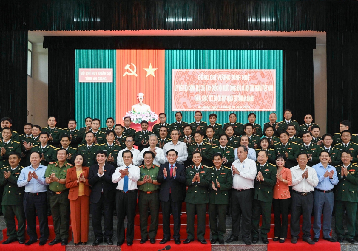 chu tich quoc hoi vuong Dinh hue tham, chuc tet luc luong vu trang tinh an giang hinh anh 4