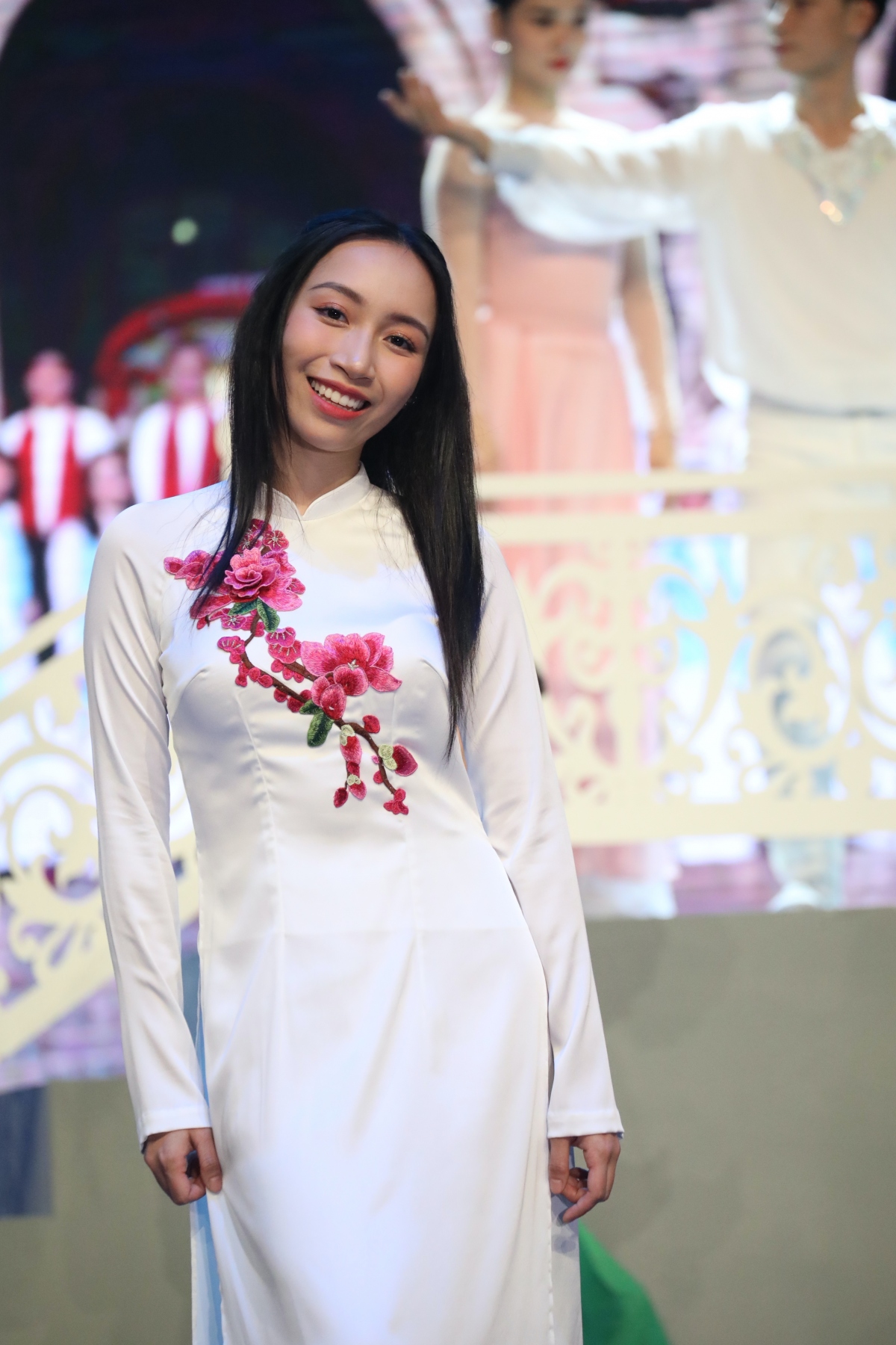 Duc phuc, osen ngoc mai, my anh truyen cam hung bat tan chao nam moi hinh anh 3