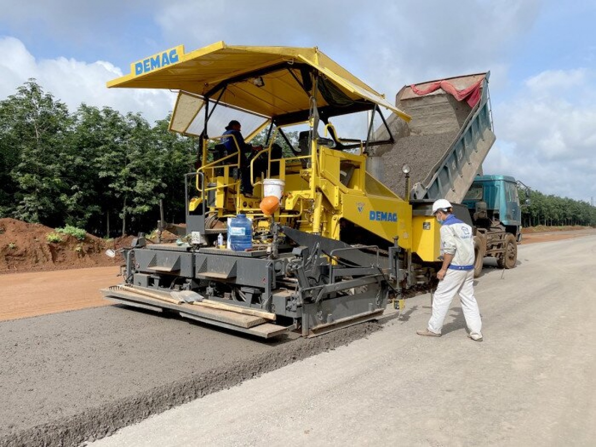 nhộn nhịp đón tết trên công trường cao tốc phan thiết-dầu giây hình ảnh 4 nhon nhip don tet tren cong truong cao toc phan thiet-dau giay hinh anh 4