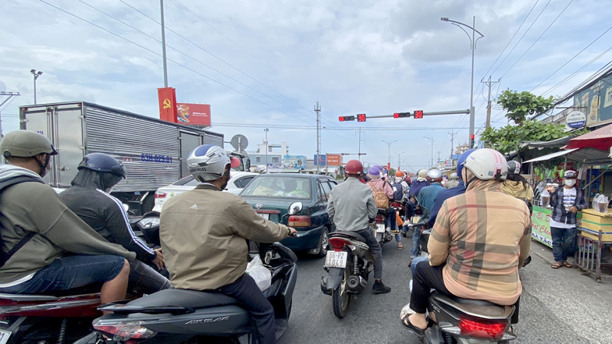 cửa ngõ tp.hcm thông thoáng trong ngày mùng 4 tết hình ảnh 1 cua ngo tp.hcm thong thoang trong ngay mung 4 tet hinh anh 1