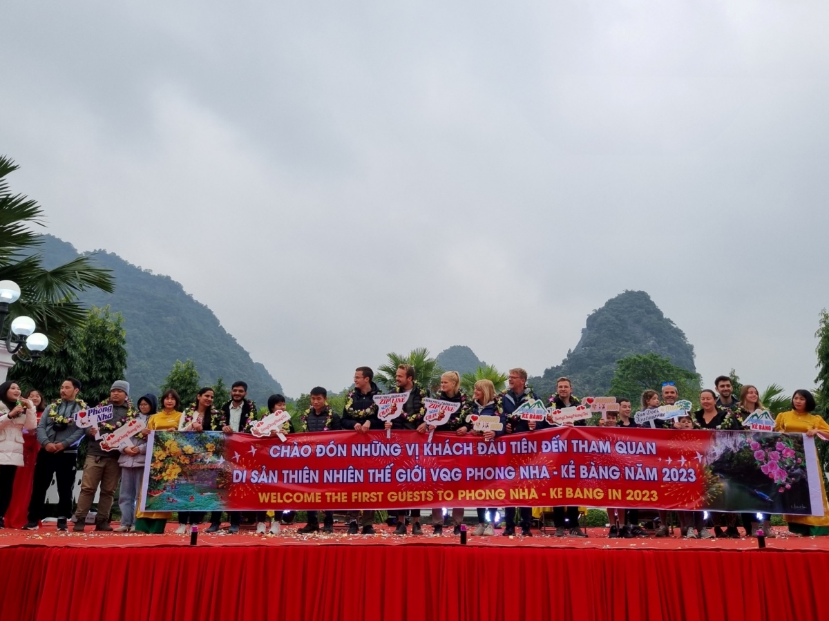 Đón du khách quốc tế xông đất vườn quốc gia phong nha-kẻ bàng hình ảnh 1 Don du khach quoc te xong dat vuon quoc gia phong nha-ke bang hinh anh 1