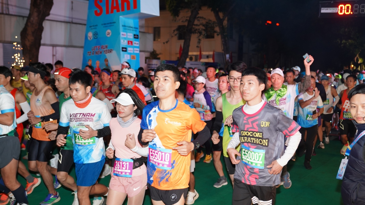 giải bán marathon quốc tế việt nam 2023 nguyễn thị oanh số 1, quốc luật đua văn lai hình ảnh 1 giai ban marathon quoc te viet nam 2023 nguyen thi oanh so 1, quoc luat dua van lai hinh anh 1