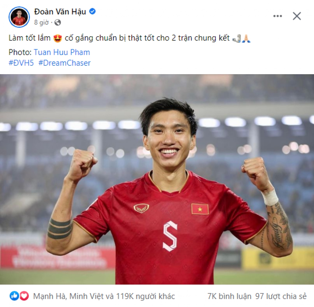 van hau va dan sao Dt viet nam mo tiec an mung tren facebook hinh anh 10