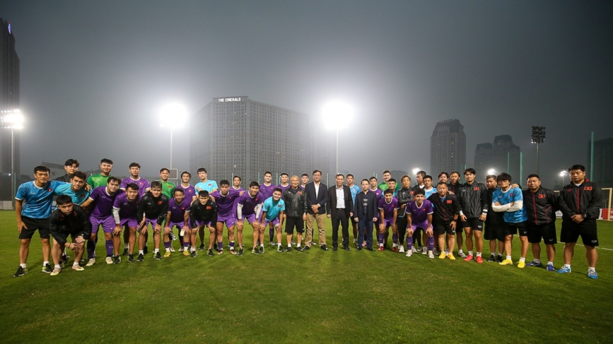 lãnh đạo tổng cục tdtt và vff động viên Đt việt nam trước chung kết aff cup 2022 hình ảnh 1 lanh dao tong cuc tdtt va vff dong vien Dt viet nam truoc chung ket aff cup 2022 hinh anh 1