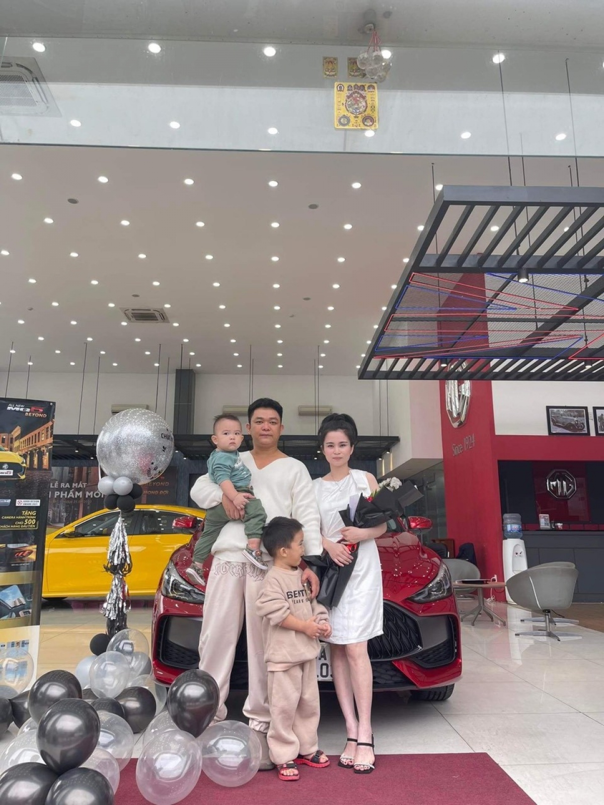 ai viet cau hat nhieu khi muon mot minh nhung so co don hinh anh 2