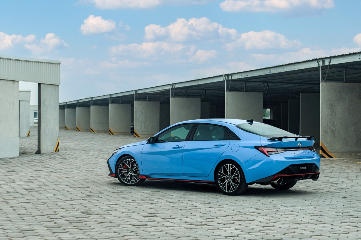  xe dua duong pho hyundai elantra n duoc gioi thieu va trung bay tai viet nam hinh anh 4