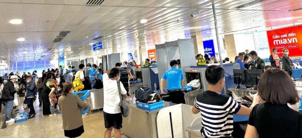 san bay tan son nhat nhon nhip nhung ngay cuoi nam hinh anh 8