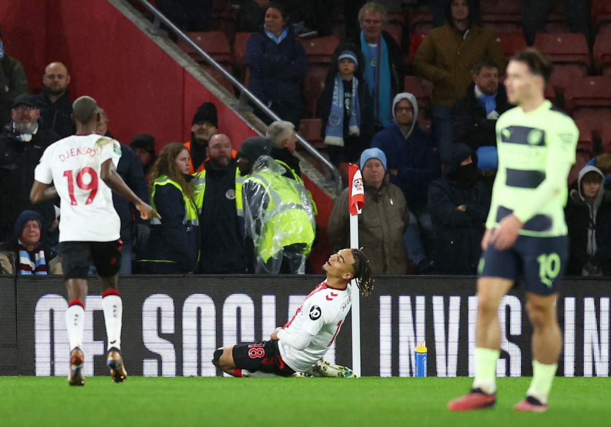 thua soc southampton, man city bi loai o tu ket league cup hinh anh 1