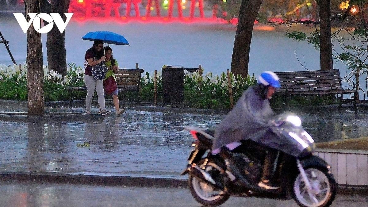 thoi tiet ngay 6 1 ha noi sang som mua nho, trua chieu nang hinh anh 1