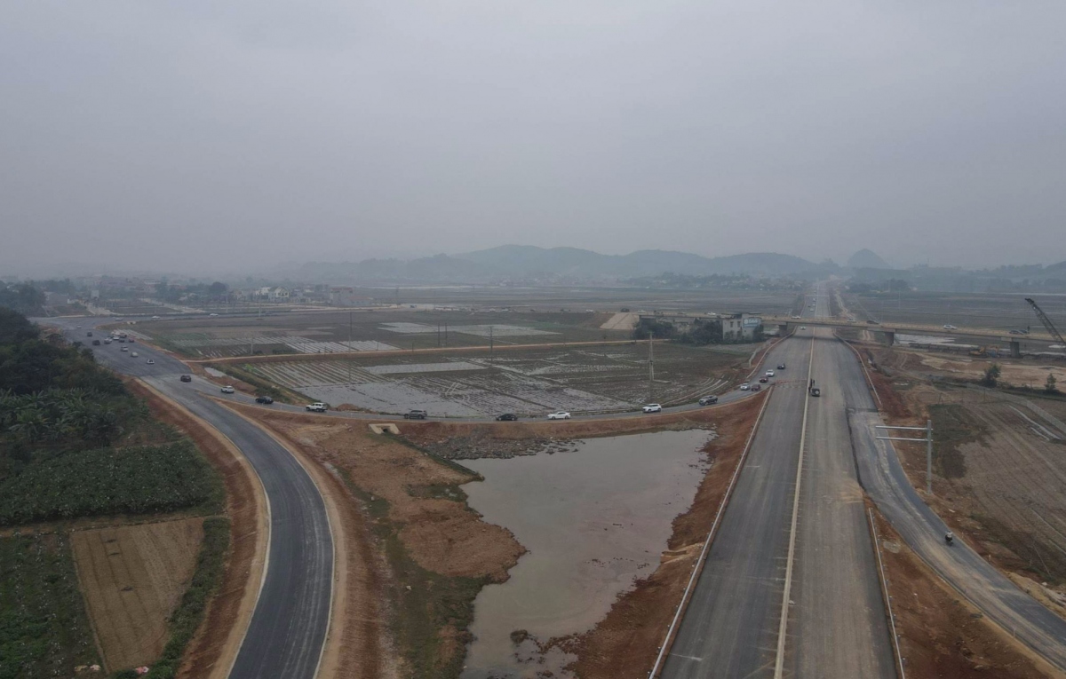 ngày đầu cho xe đi cao tốc ninh bình - thanh hóa, ùn tắc từ nút giao ra ql1 hình ảnh 1 ngay dau cho xe di cao toc ninh binh - thanh hoa, un tac tu nut giao ra ql1 hinh anh 1
