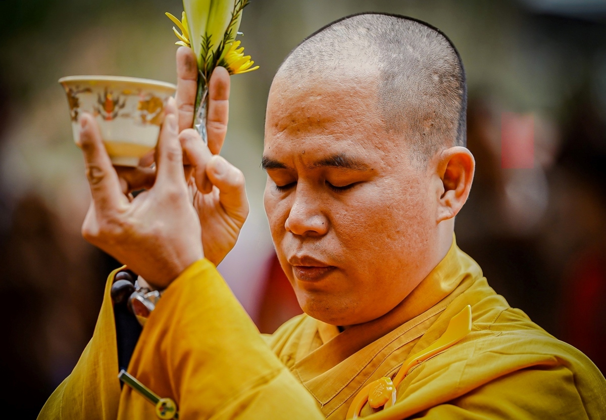 Dau nam len nui than Dinh xem le hoi ruoc nuoc thieng va dai le cau an hinh anh 2