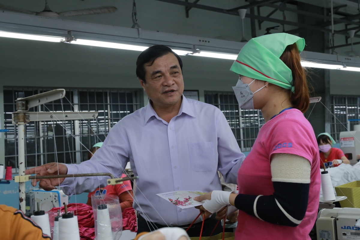 lanh dao Dang, nha nuoc tham, chuc tet gia dinh chinh sach, cong nhan lao dong hinh anh 4