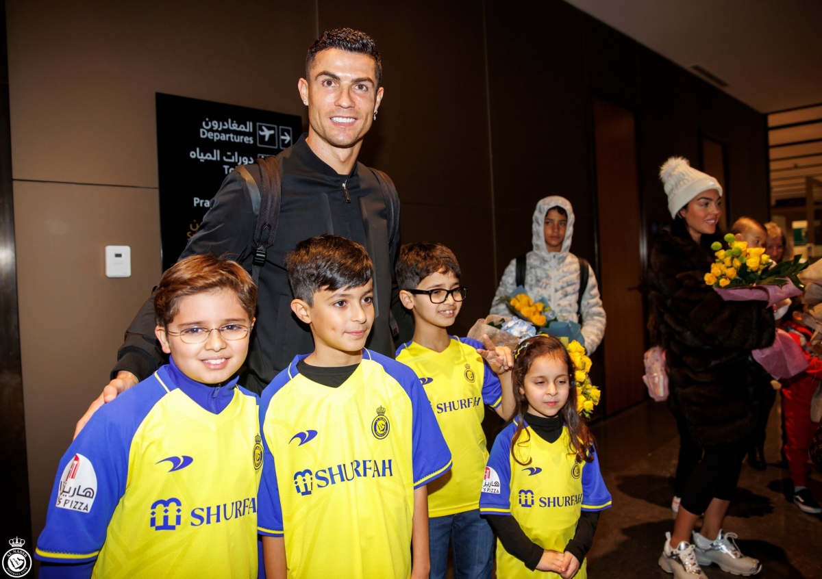 Đêm nay, cristiano ronaldo sẽ chính thức ra mắt al nassr hình ảnh 1 Dem nay, cristiano ronaldo se chinh thuc ra mat al nassr hinh anh 1