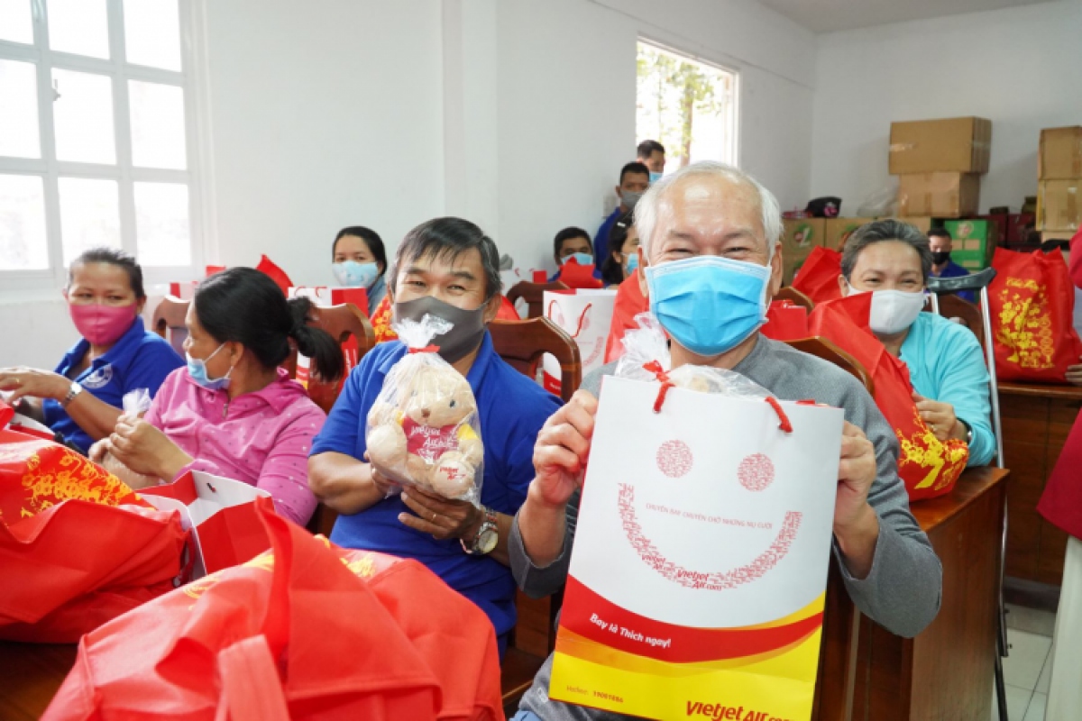 vietjet cho mien phi tre mo coi do covid-19 ve nha an tet hinh anh 3