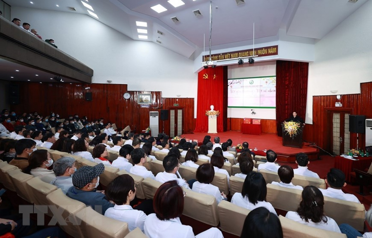 thu tuong tham, chuc tet tai benh vien benh nhiet doi trung uong hinh anh 2