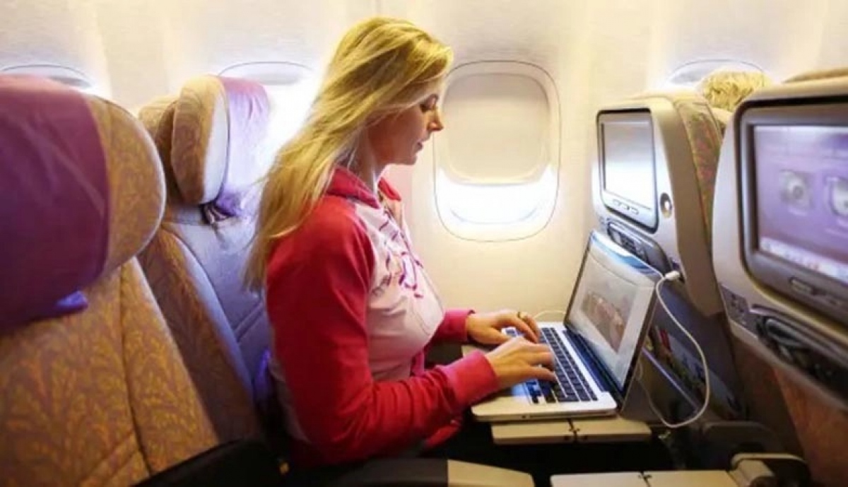 mien phi wifi tren may bay de canh tranh khach hinh anh 2