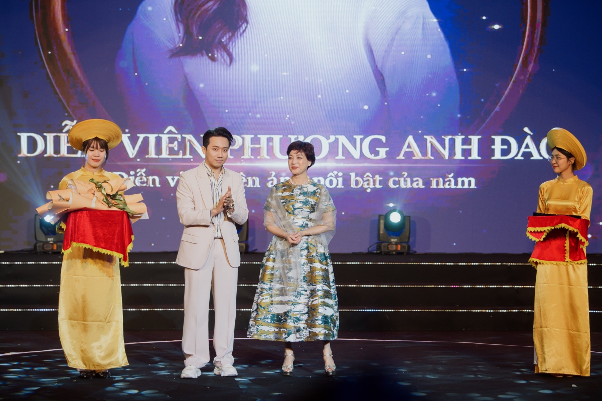 trấn thành được vinh danh diễn viên điện ảnh nổi bật của năm hình ảnh 1 tran thanh duoc vinh danh dien vien dien anh noi bat cua nam hinh anh 1