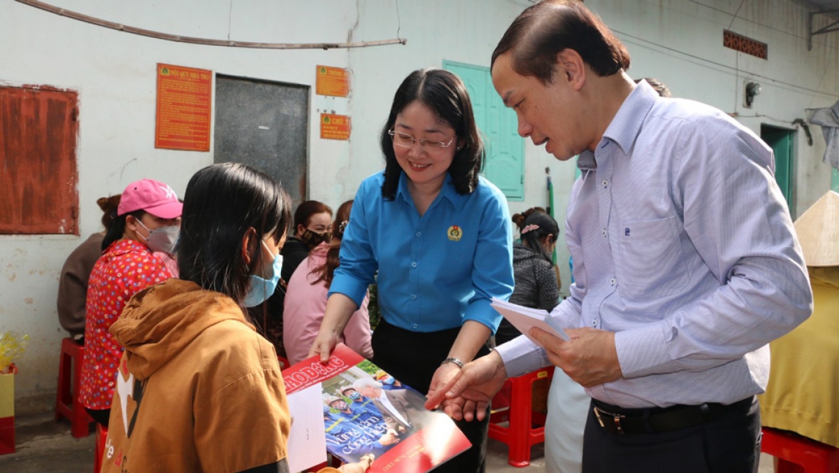 bình dương có gần 8.000 lao động làm việc xuyên tết hình ảnh 1 binh duong co gan 8.000 lao dong lam viec xuyen tet hinh anh 1