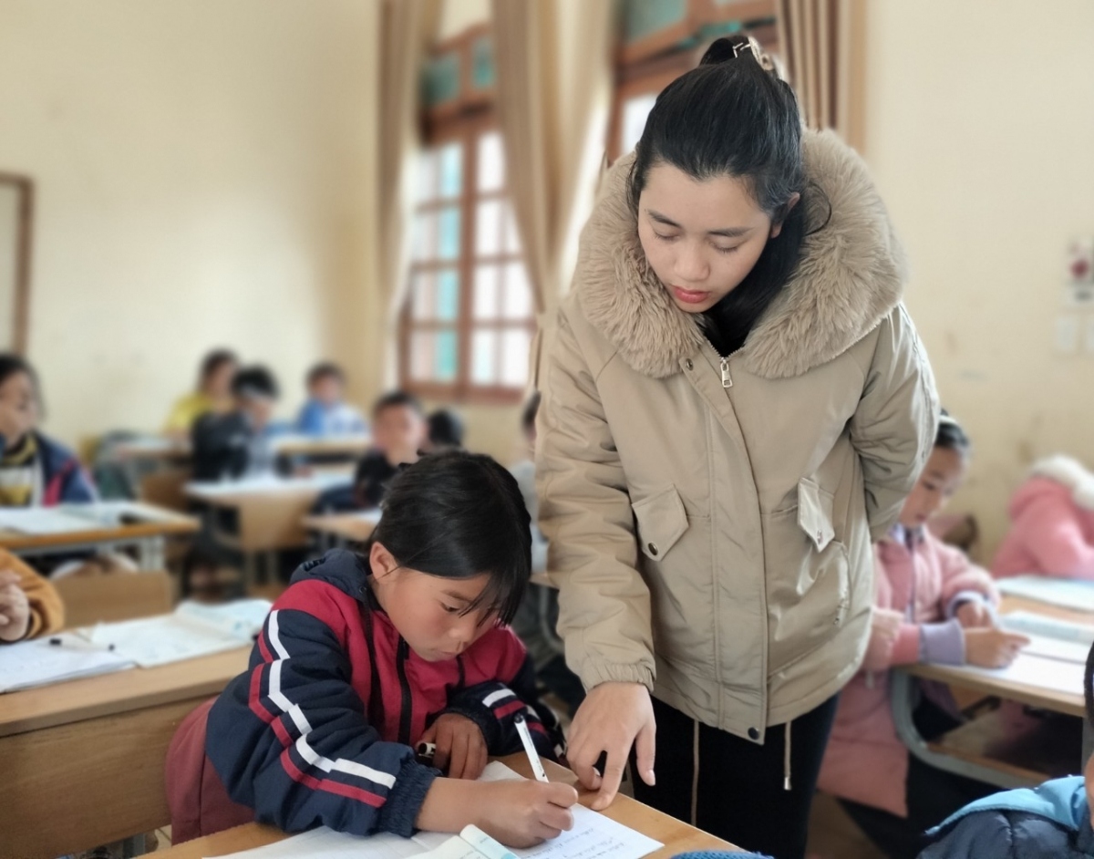 tet cua hoc sinh ngheo mot hop banh, mot goi mut tet cung dang quy hinh anh 2