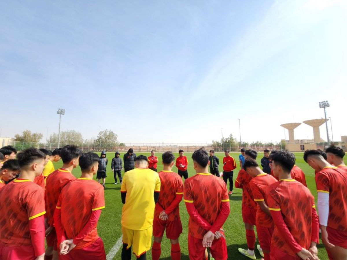 u20 viet nam tap luyen tren mat co dep nhu mo o saudi arabia hinh anh 6