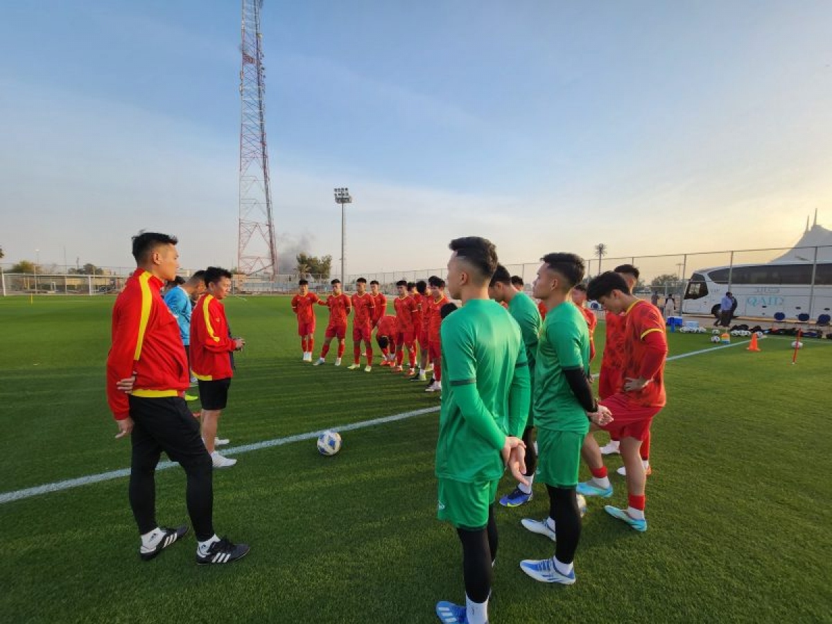 u20 viet nam tap luyen tren mat co dep nhu mo o saudi arabia hinh anh 7