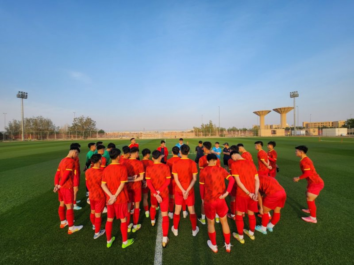 u20 viet nam tap luyen tren mat co dep nhu mo o saudi arabia hinh anh 8