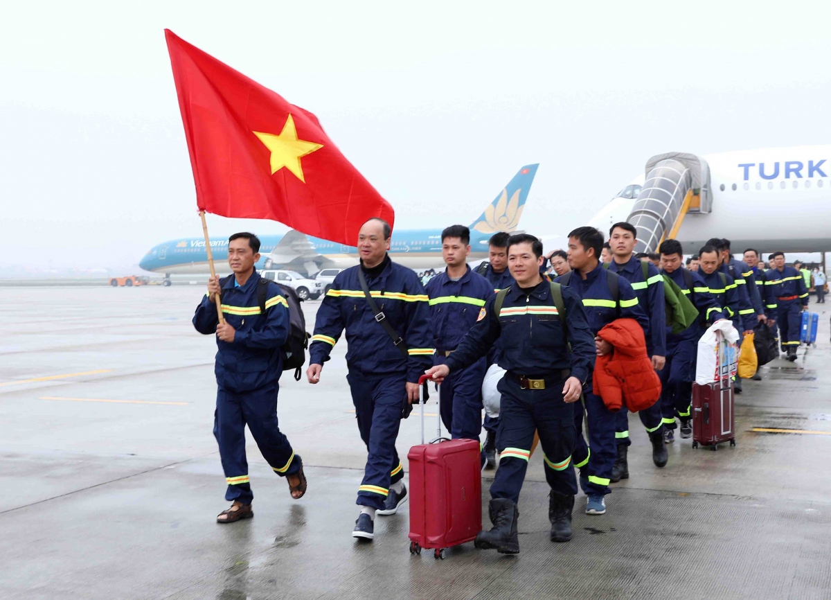 bộ công an khen thưởng đoàn công tác làm nhiệm vụ cứu nạn, cứu hộ tại thổ nhĩ kỳ hình ảnh 1 bo cong an khen thuong doan cong tac lam nhiem vu cuu nan, cuu ho tai tho nhi ky hinh anh 1