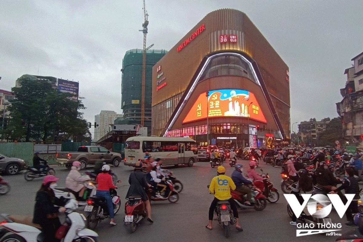 vat va xoay xo vi rao chan nut giao chua boc - pham ngoc thach hinh anh 1