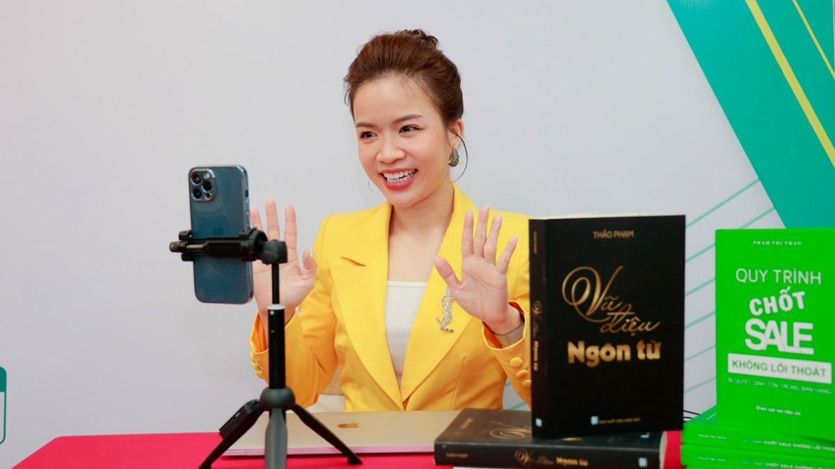 diễn giả thảo phạm hãy trở thành người nghệ sỹ đứng trên sân khấu của chính mình hình ảnh 1 dien gia thao pham hay tro thanh nguoi nghe sy dung tren san khau cua chinh minh hinh anh 1