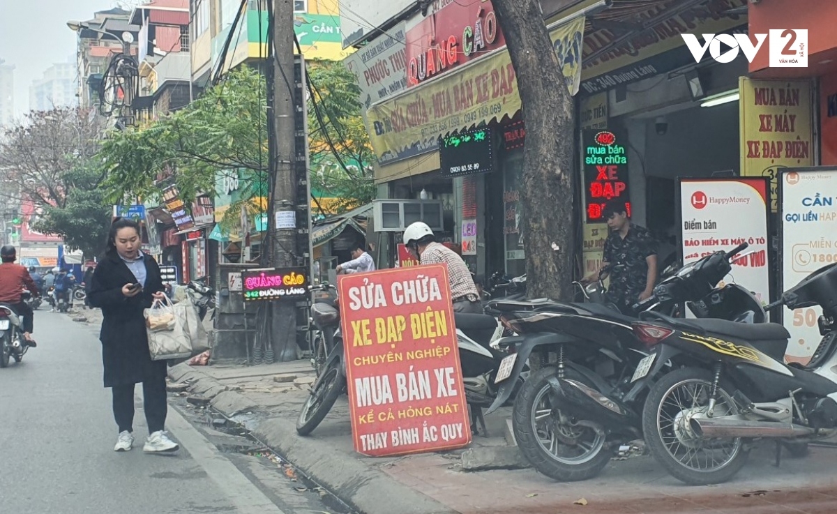 Đòi lại vỉa hè vì sao chính quyền thành phố loay hoay mãi vẫn chưa giải quyết hình ảnh 1 Doi lai via he vi sao chinh quyen thanh pho loay hoay mai van chua giai quyet hinh anh 1