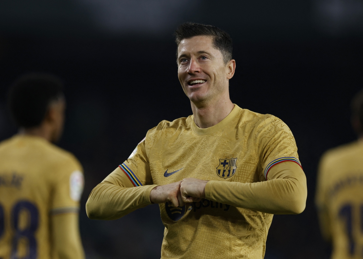 lewandowski ghi ban, barca bo cach real 8 diem o la liga hinh anh 8