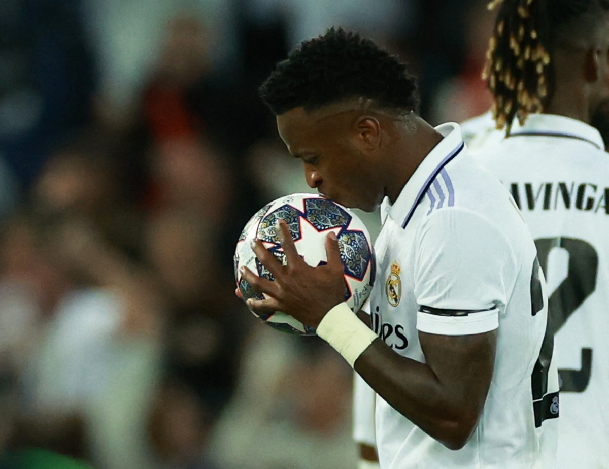 vinicius va benzema ruc sang, real madrid thang huy diet liverpool hinh anh 9